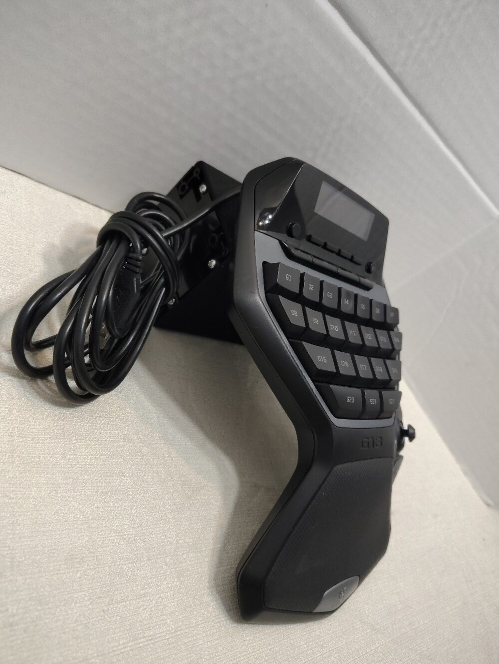Logitech G13 Gaming Advanced Keyboard - Picture 6 of 9